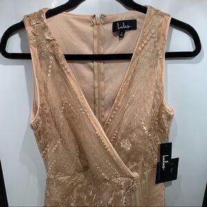 Lulu’s Sheath Party Dress Size Small Gold Lace Overlay Sleeveless V-Neck NWT
